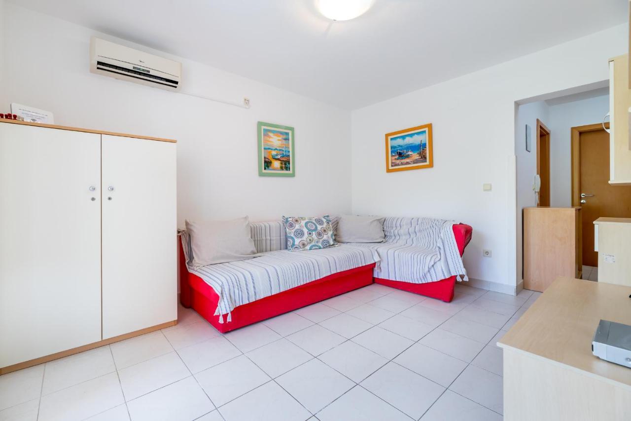 Apartments Melania & Antonia Baska  Exterior photo