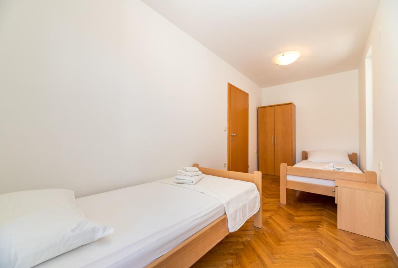 Apartments Melania & Antonia Baska  Exterior photo