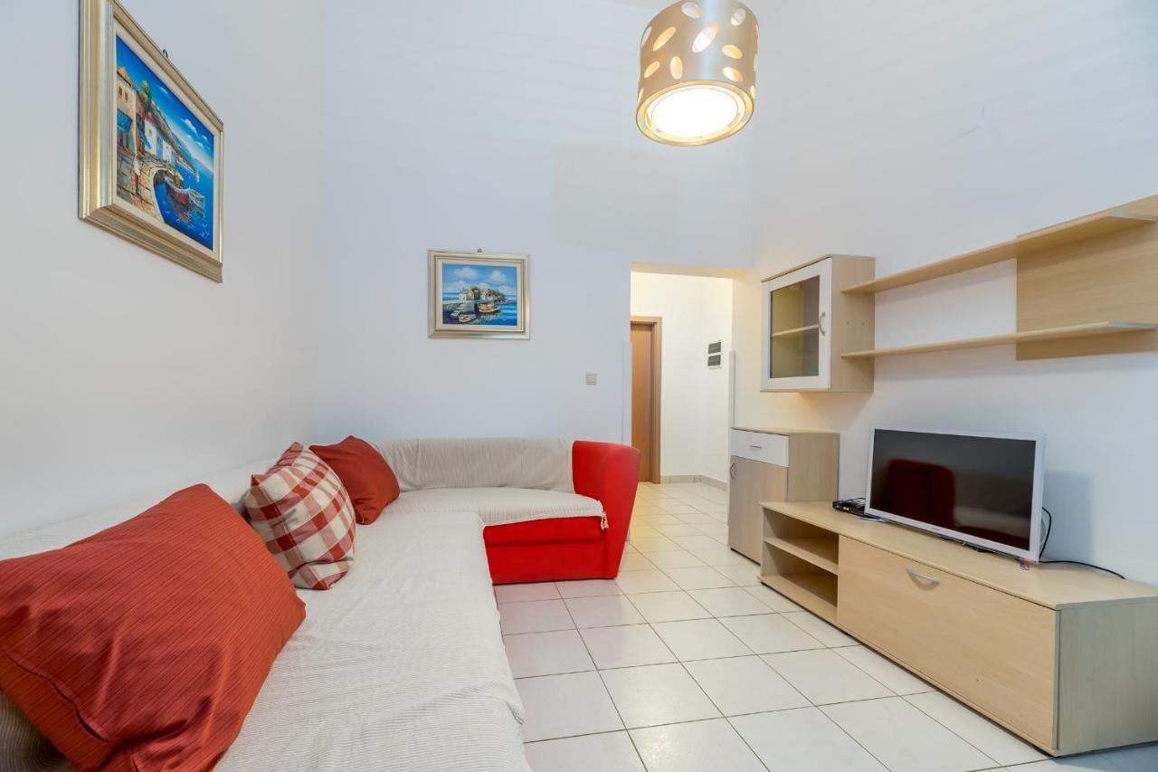 Apartments Melania & Antonia Baska  Exterior photo